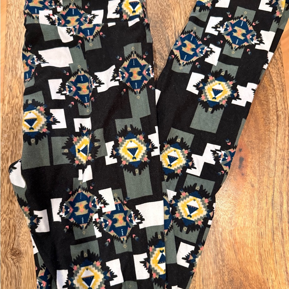 LuLaRoe Black Geometric Aztec Print Leggings